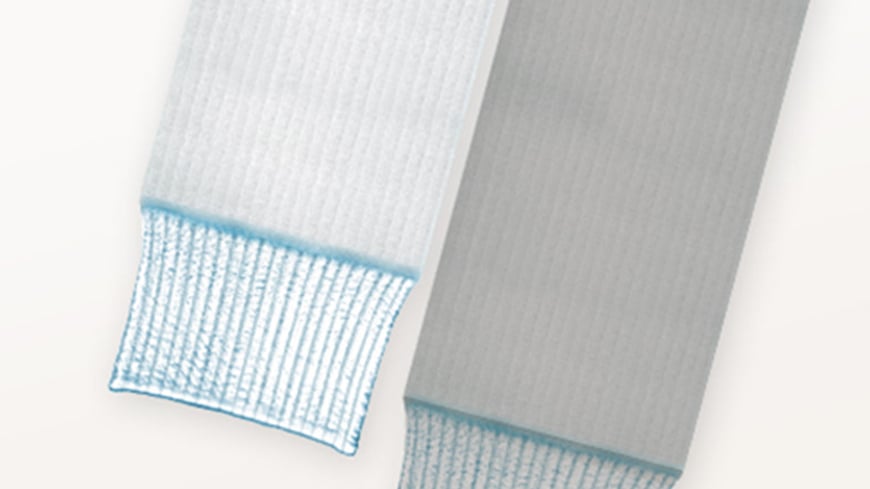 Eine Nahaufnahme eines blau-weiß gestreiften Handtuchs