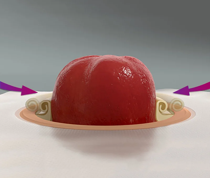 un œuf rouge sur une assiette blanche