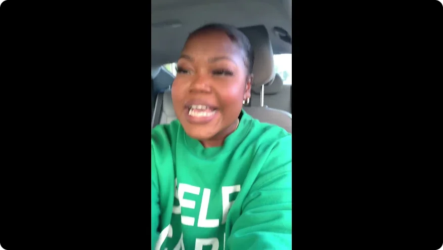 En kvinna med stomi handlar mat, lagar mat och delar med sig av tips om en hälsosam livsstil.