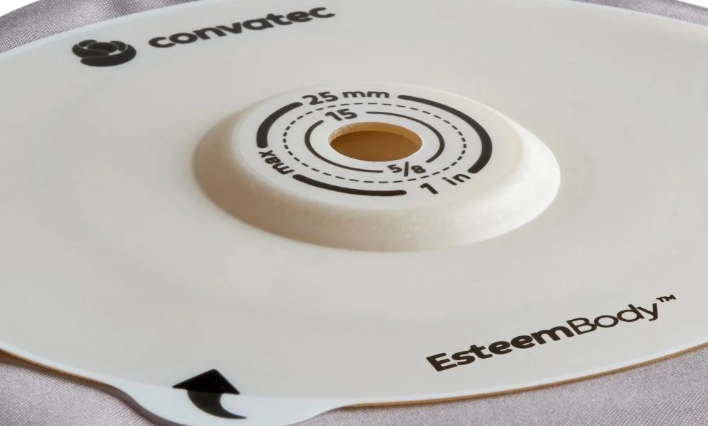 Bílá deska na bílém povrchu