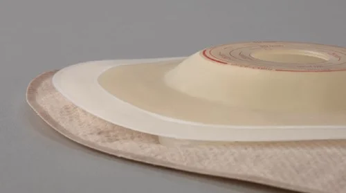 uma placa branca com um design vermelho e branco sobre ele